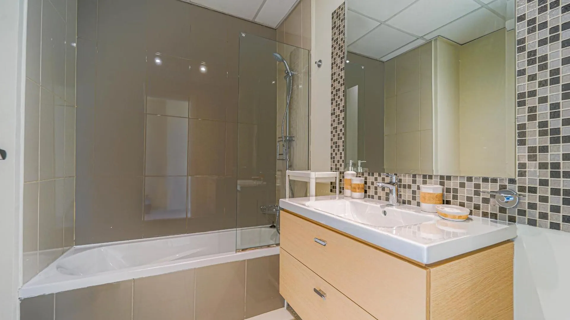 Dubai Private Pool Villa Damac Hills 2 Deleguest