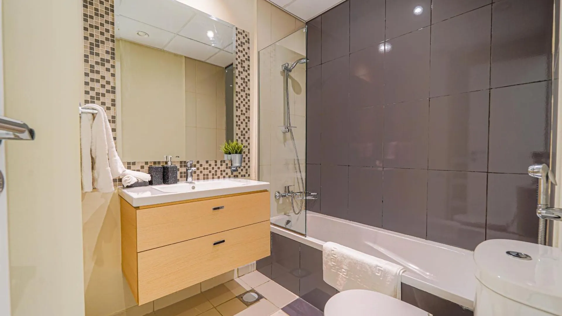 Dubai Private Pool Villa Damac Hills 2 Deleguest
