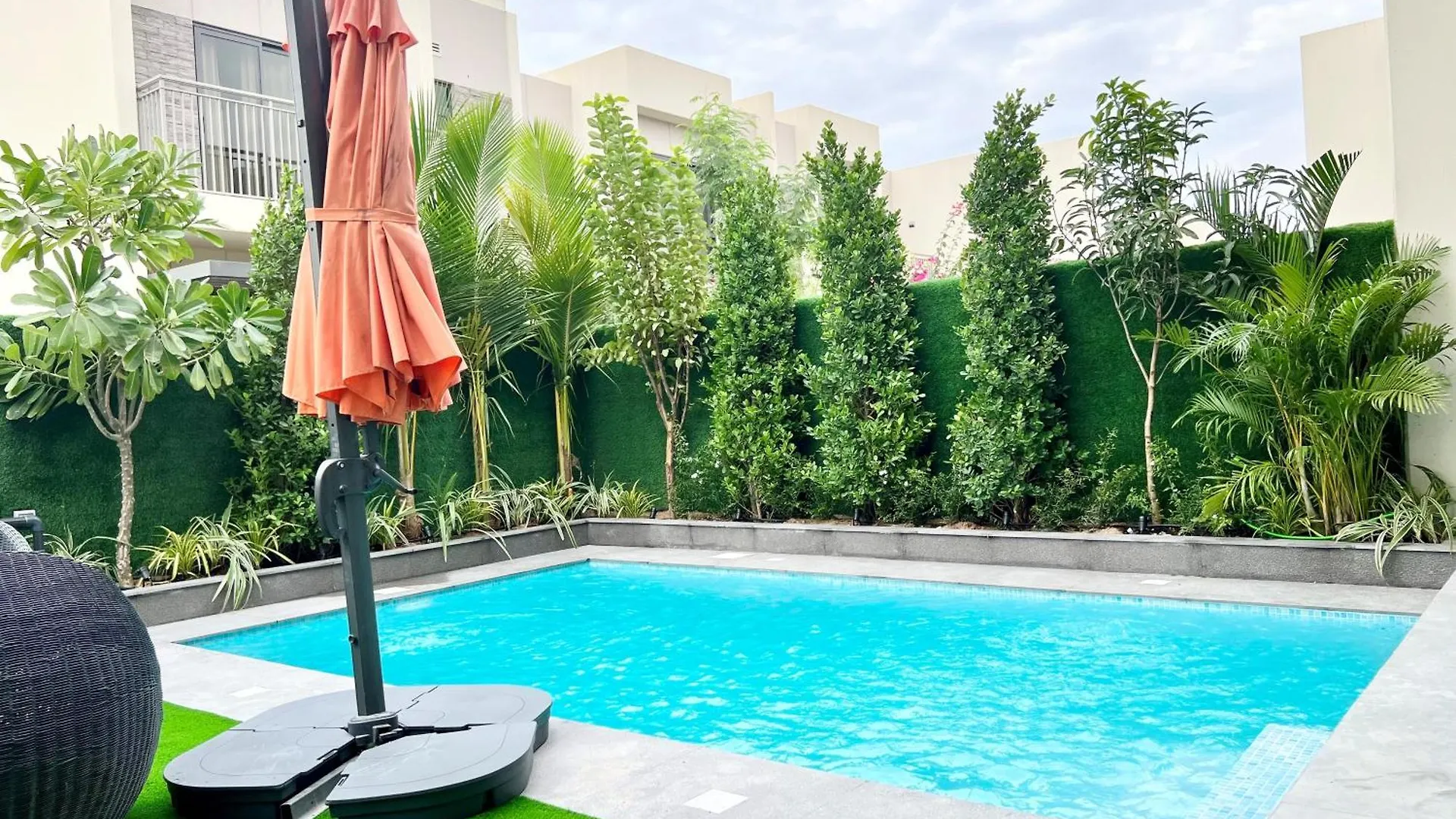 Dubai Private Pool Villa Damac Hills 2 Deleguest